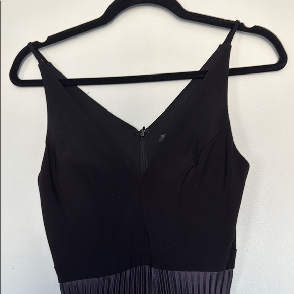 Elegant Black and Gray Women's Dress - Picture 4 of 6